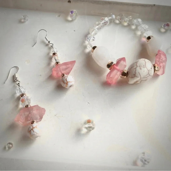 Beaded Stone Jewelry Set Earrings & Stretch Bracelet 7" Pink , Gold/White Stones - Picture 2 of 11